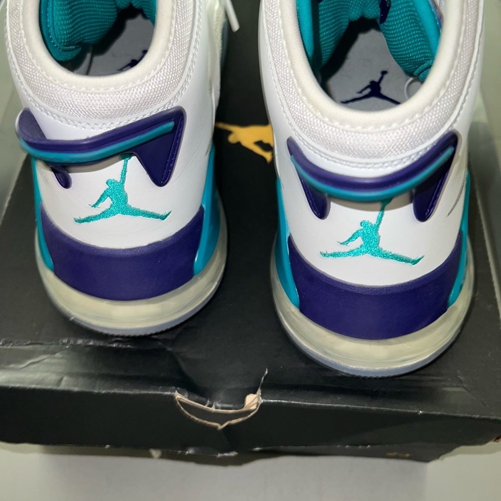 Jordan’s - Picture 7 of 7